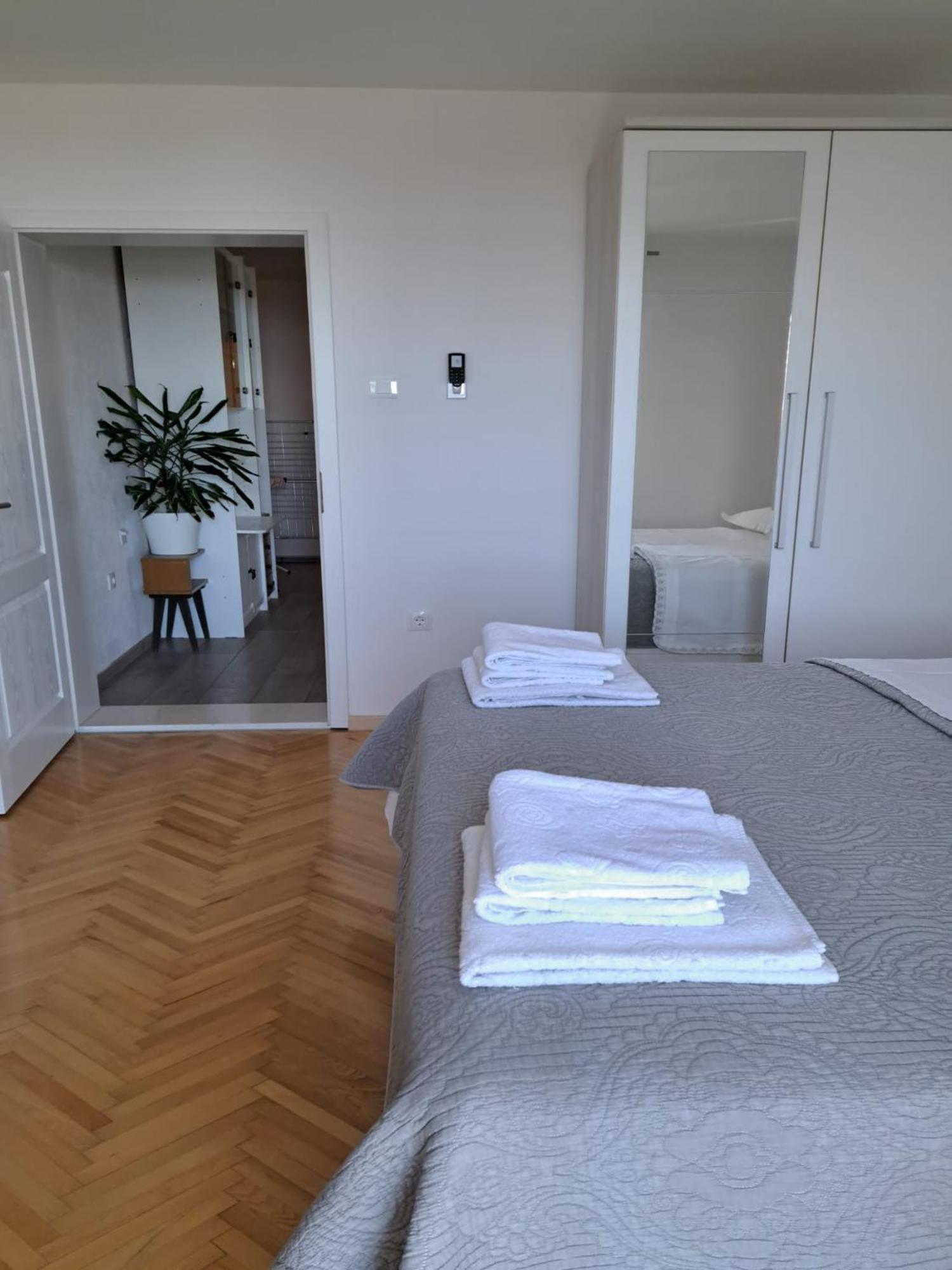 Apartman Adriatic Pavlinovic - Makarska Exterior foto